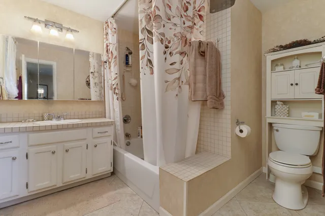 $283,500 | 3 Kenfield Circle, Bloomington, IL 61704