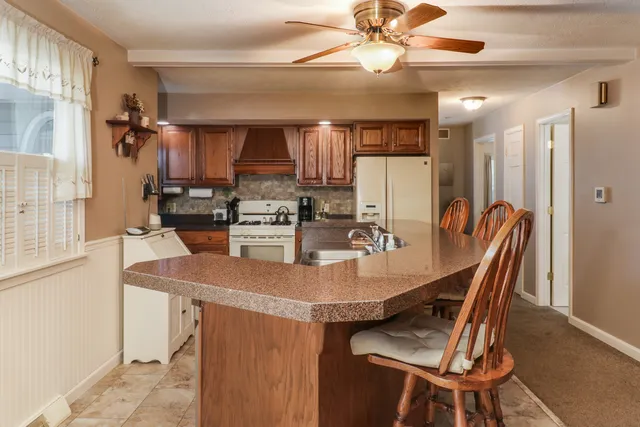 $283,500 | 3 Kenfield Circle, Bloomington, IL 61704