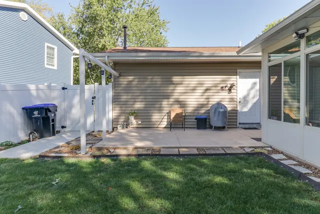 $283,500 | 3 Kenfield Circle, Bloomington, IL 61704