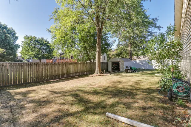 $283,500 | 3 Kenfield Circle, Bloomington, IL 61704