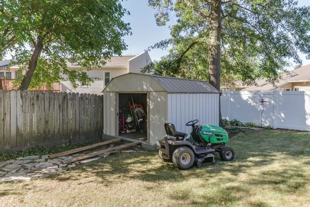 $283,500 | 3 Kenfield Circle, Bloomington, IL 61704