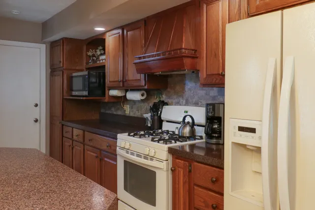 $283,500 | 3 Kenfield Circle, Bloomington, IL 61704