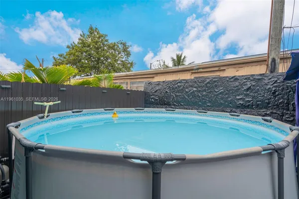 a view of fountain in a backyard