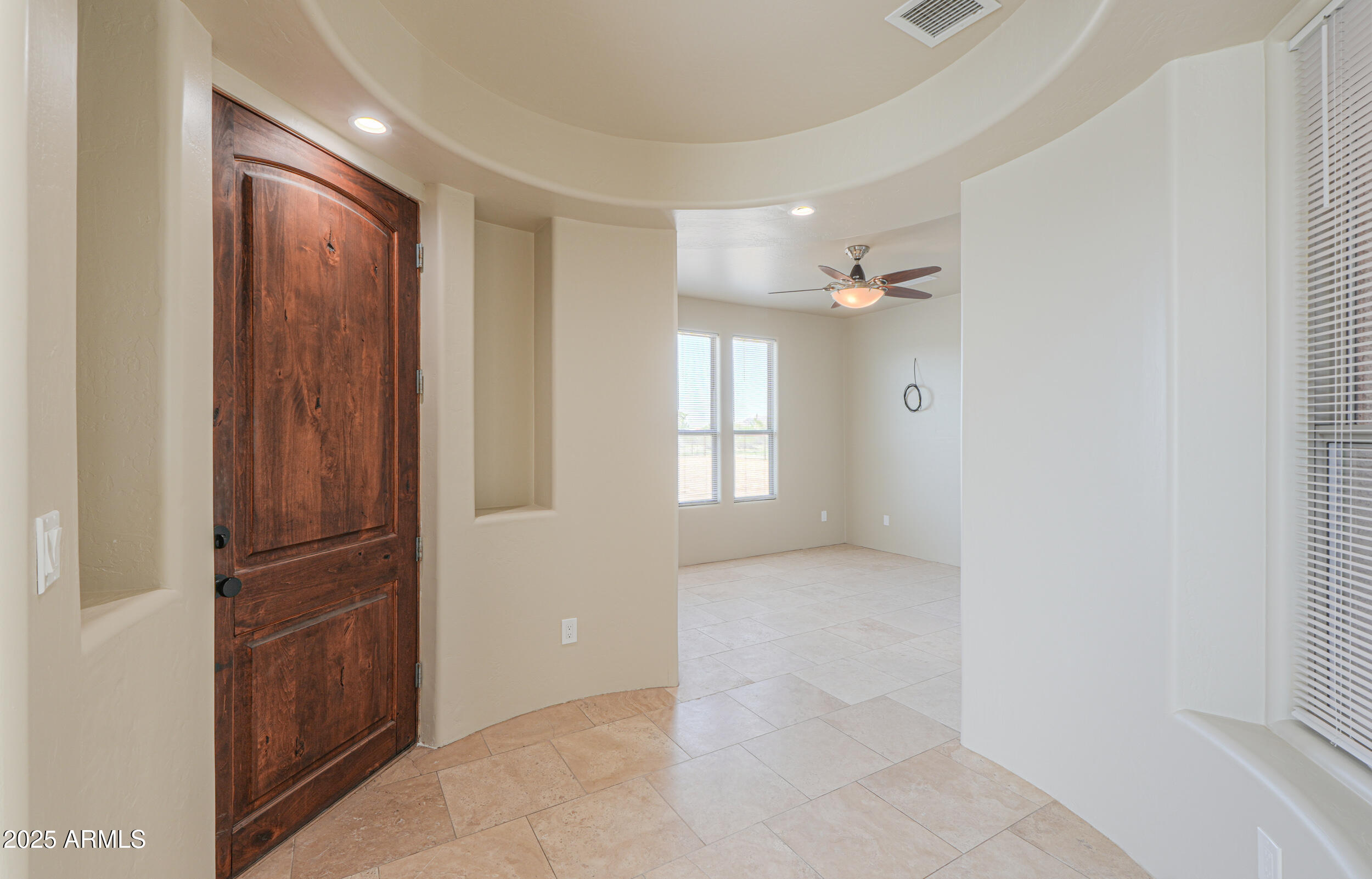 53304 West Barnes Road Maricopa, AZ 85139 - Photo 5 of 75 Entry Way Left