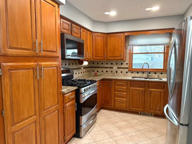 $3,200 | 267 North Idlewild Avenue, Mundelein, IL 60060