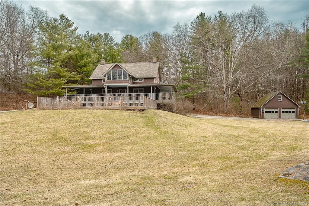 a view of a house with a yard
