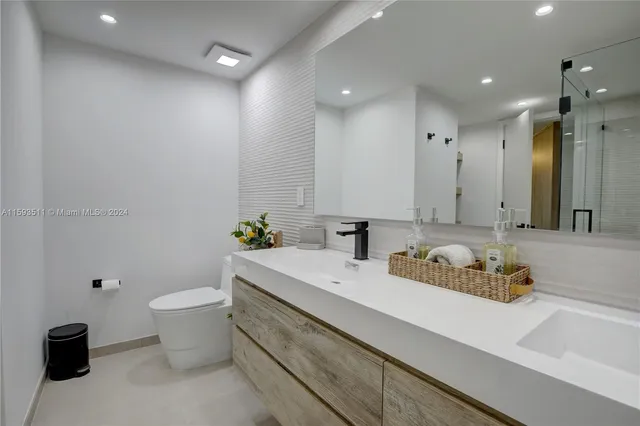 $12,500 | 1121 Crandon Boulevard, Unit D1201, Key Biscayne, FL 33149