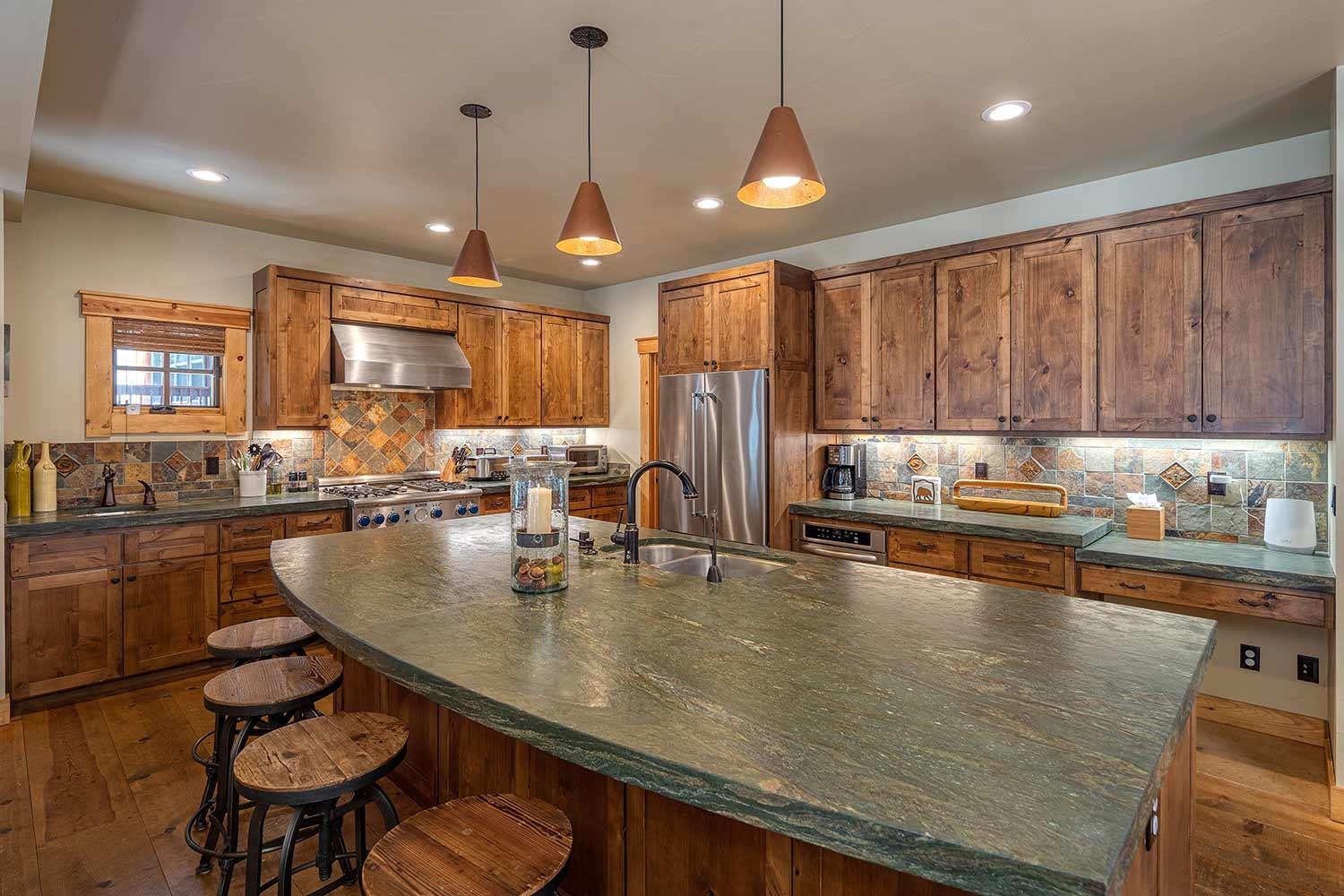 12326 Greenleaf Way Truckee, CA 96161 - Photo 6 of 21