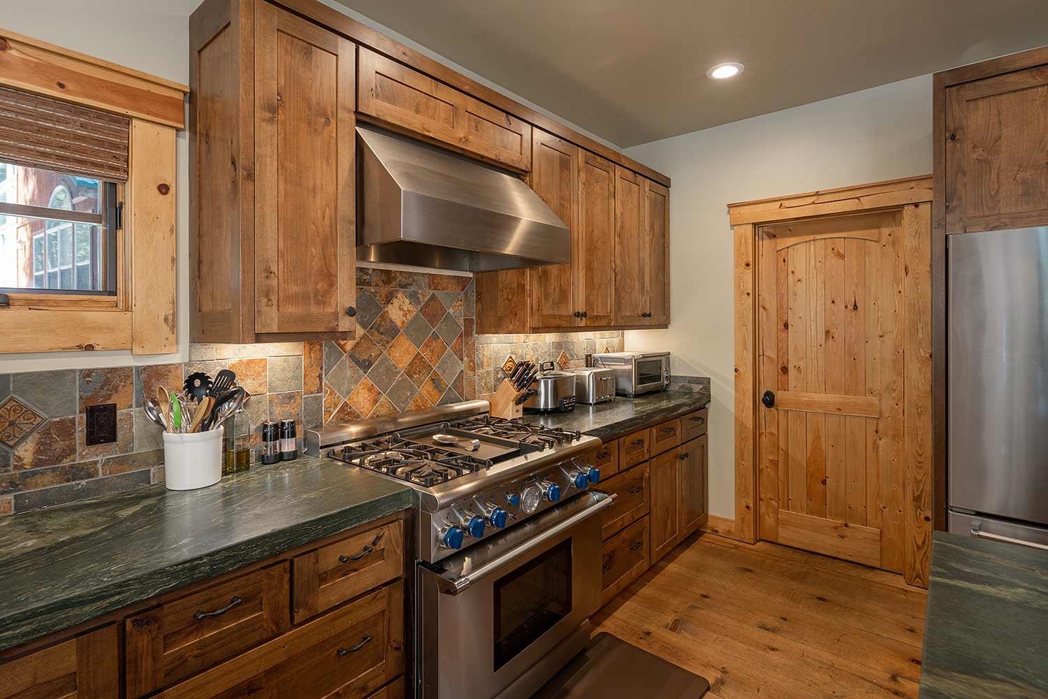 12326 Greenleaf Way Truckee, CA 96161 - Photo 8 of 21