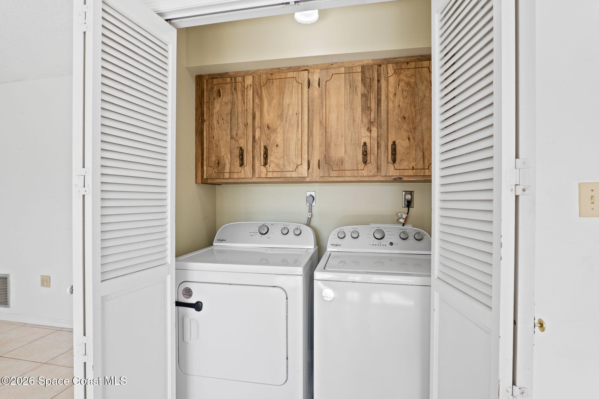 835 Sunswept Road Northeast Palm Bay, FL 32905 - Photo 21 of 36 a utility room with dryer and washer