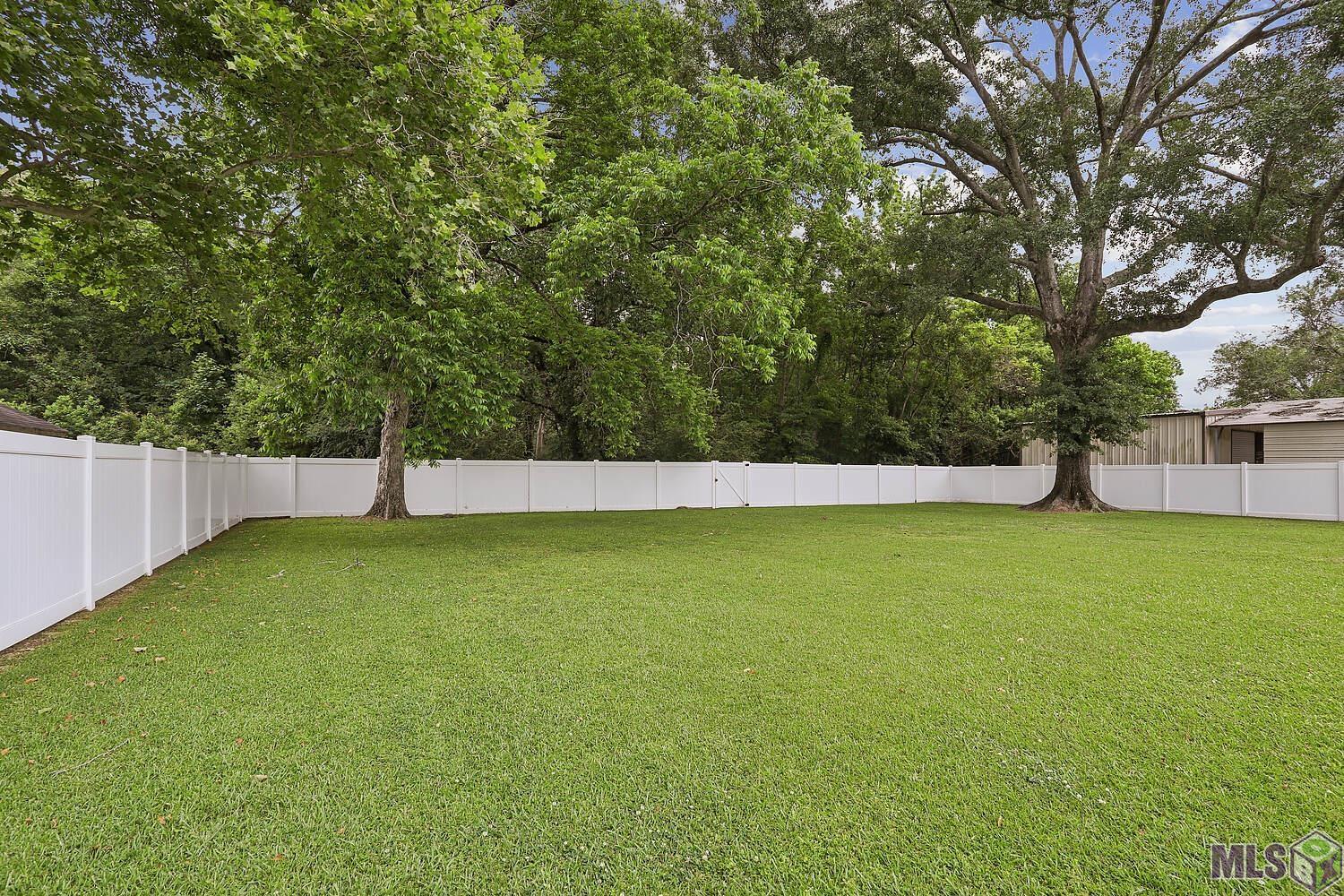 10895 Hooper Road Baton Rouge, LA 70818 - Photo 2 of 15