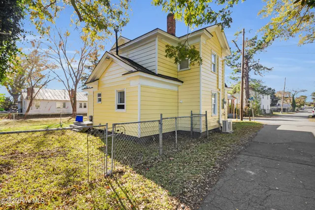 $1,900 | 522 Crawford Street, New Bern, NC 28560