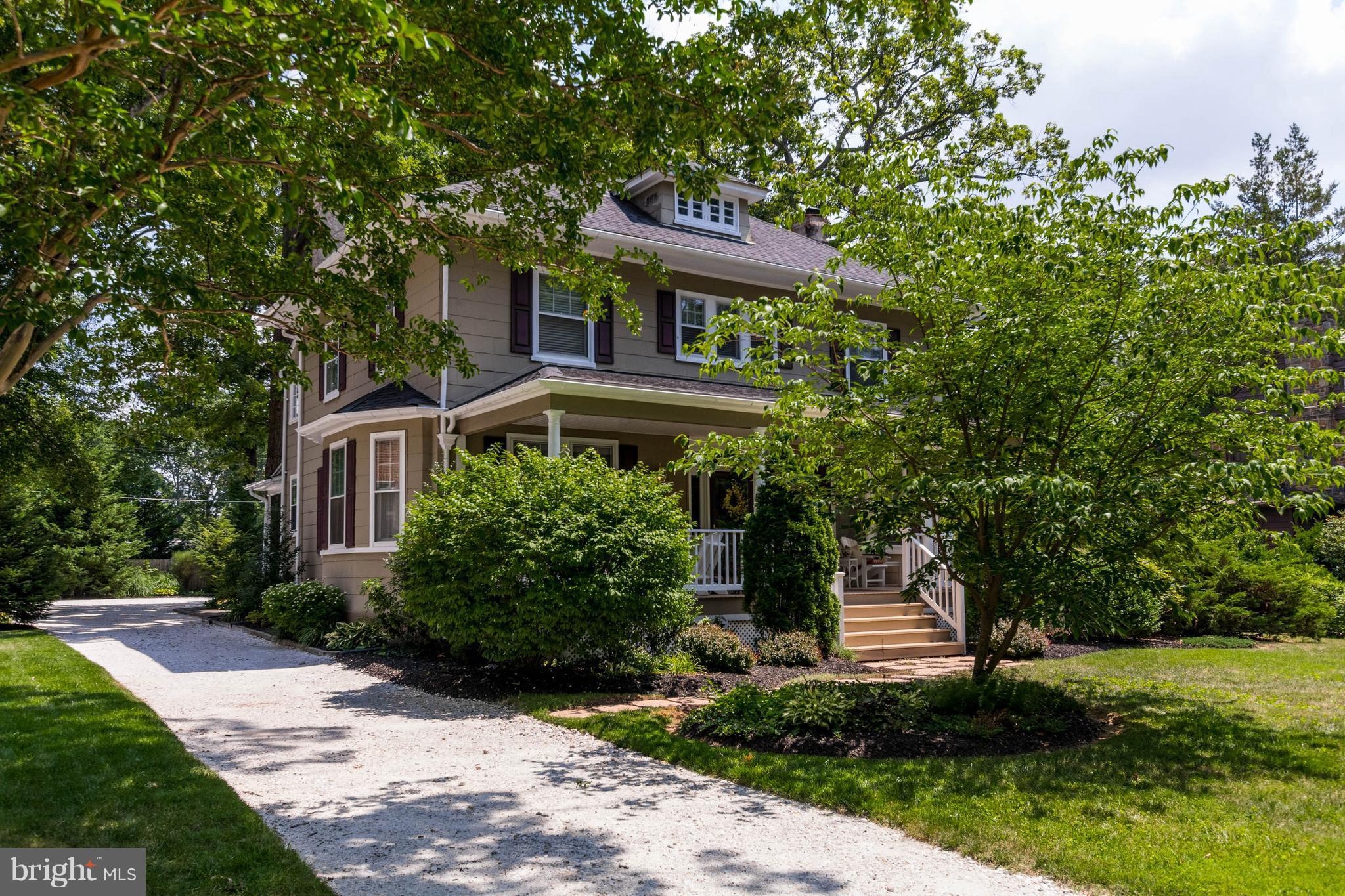 423 South Rolling Road Baltimore, MD 21228 - Photo 2 of 30 a front view of a house with a yard