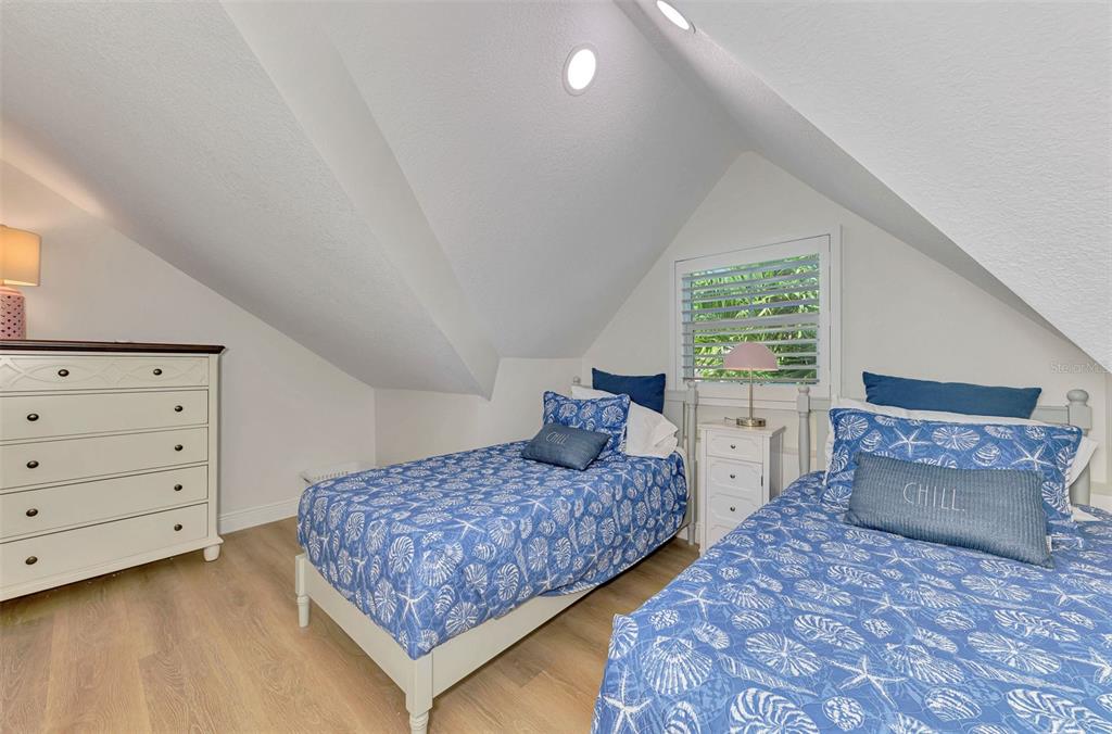 1100 Point Of Rocks Road Sarasota, FL 34242 - Photo 39 of 53 a bedroom with a bed and dresser