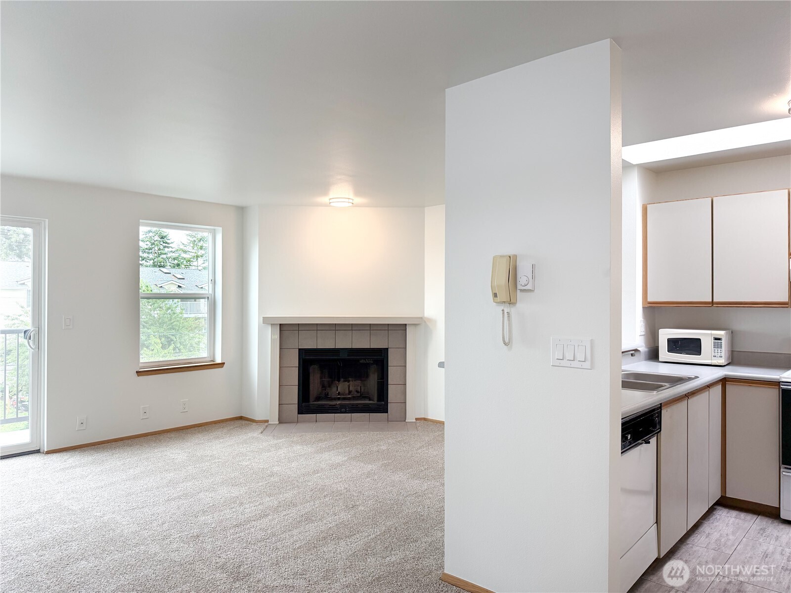 124 Southwest 154th Street, Unit 302 Burien, WA 98166 - Photo 2 of 18