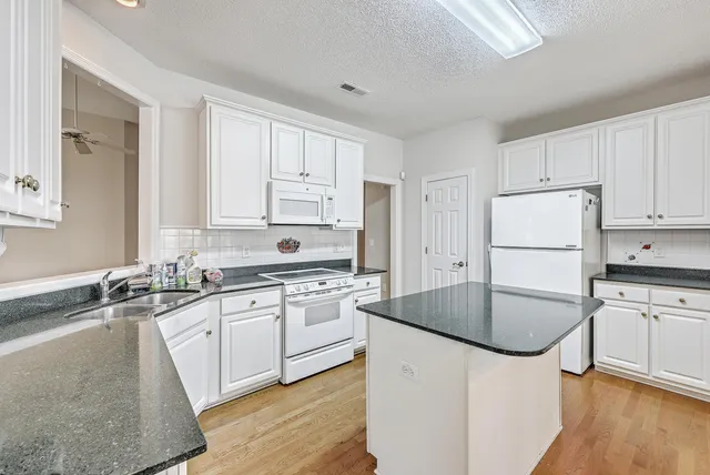 $475,000 | 301 Bellerive Lane, Summerville, SC 29483