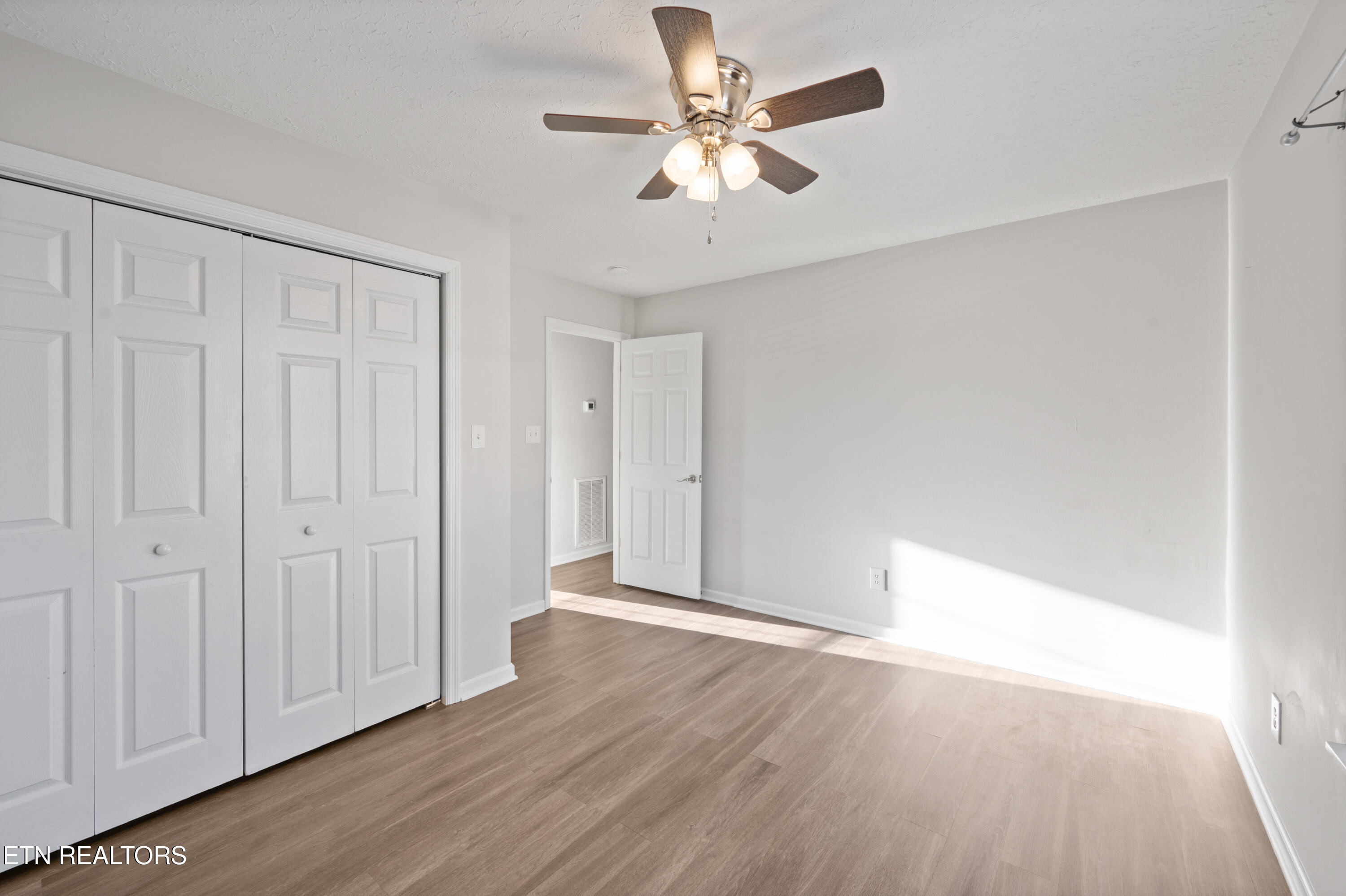 902 Medaris Street Clinton, TN 37716 - Photo 15 of 32 Bedroom 2