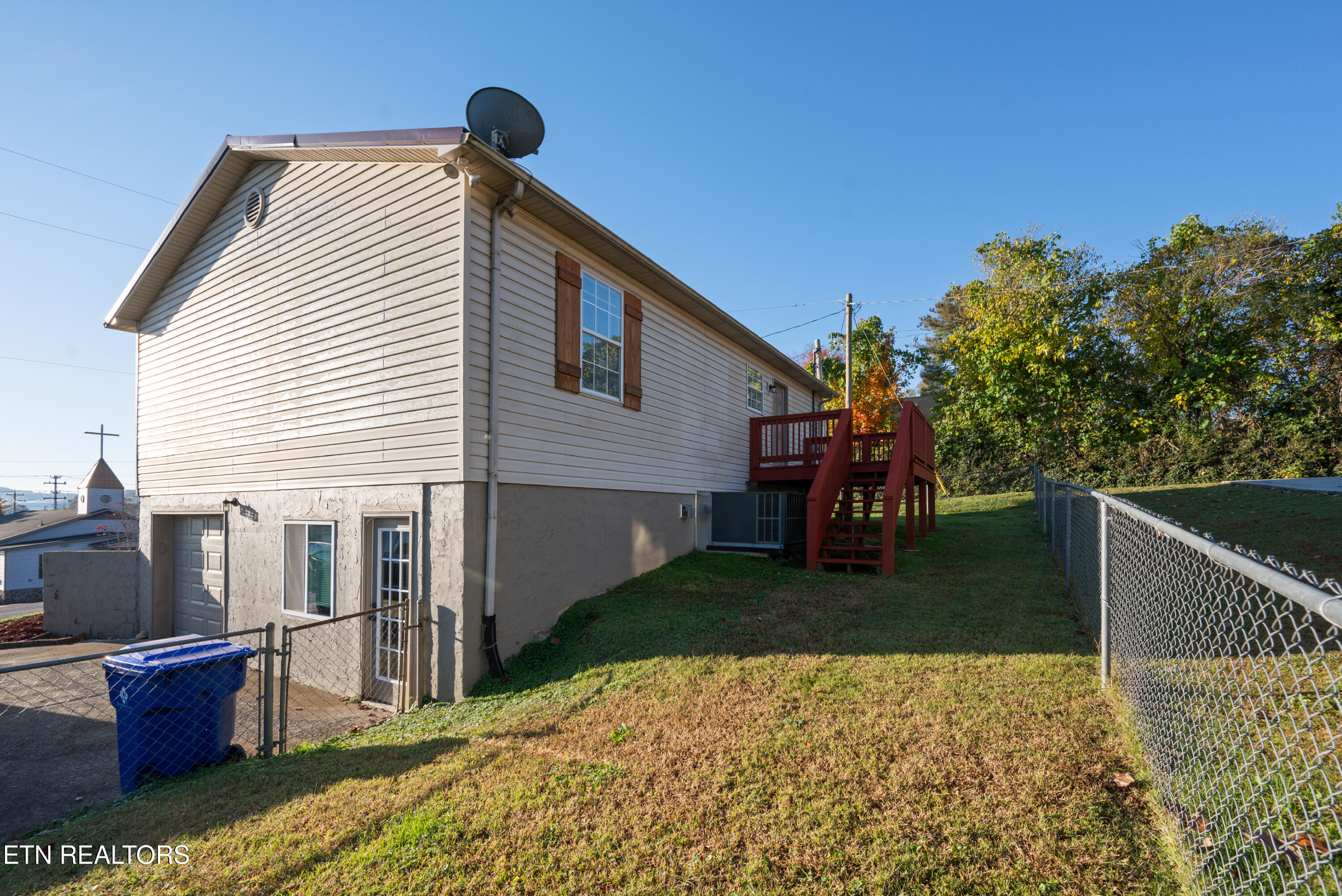 902 Medaris Street Clinton, TN 37716 - Photo 26 of 32 Fenced yard