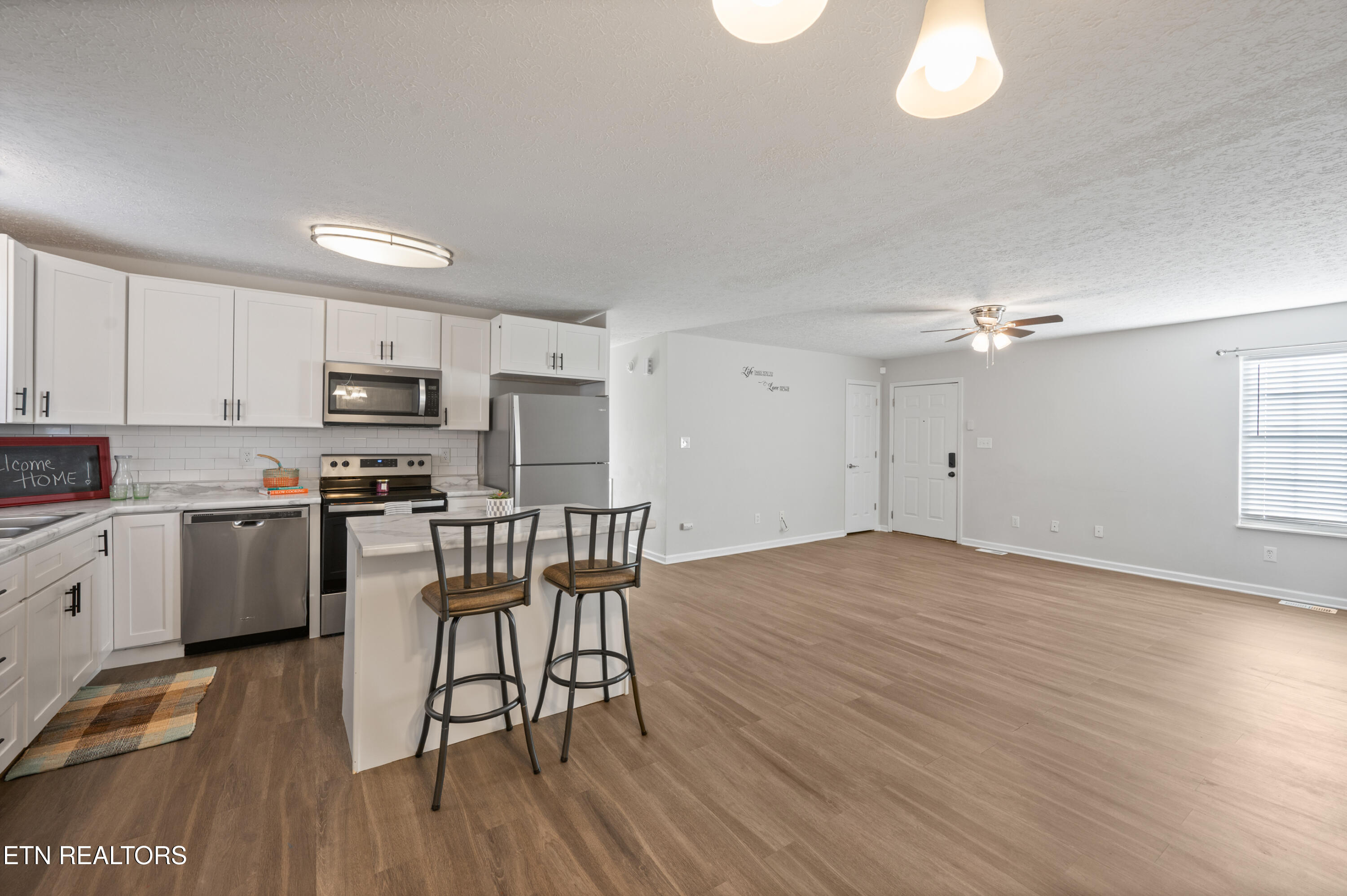 902 Medaris Street Clinton, TN 37716 - Photo 3 of 32 Kitchen