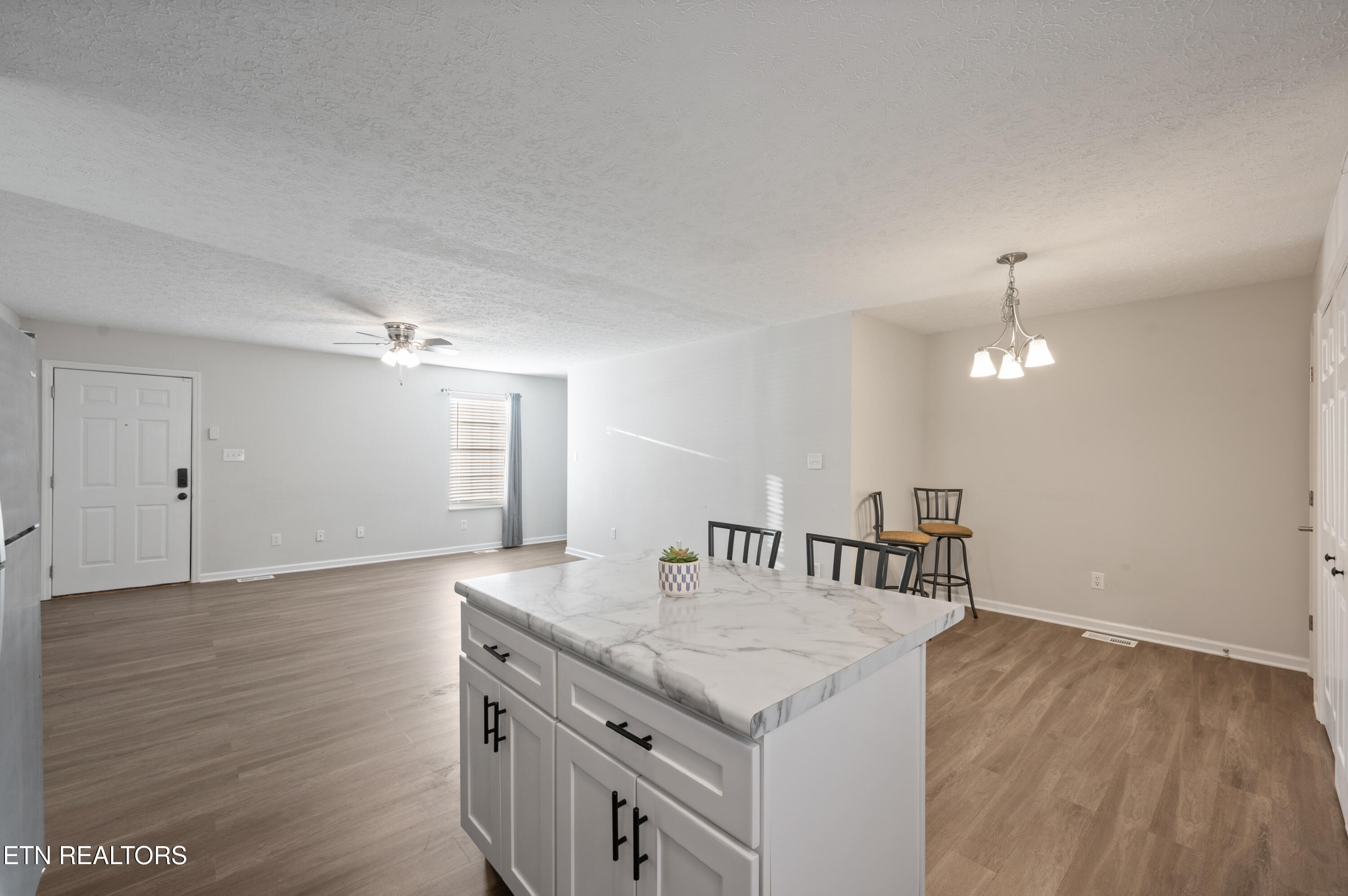 902 Medaris Street Clinton, TN 37716 - Photo 7 of 32 Open layout