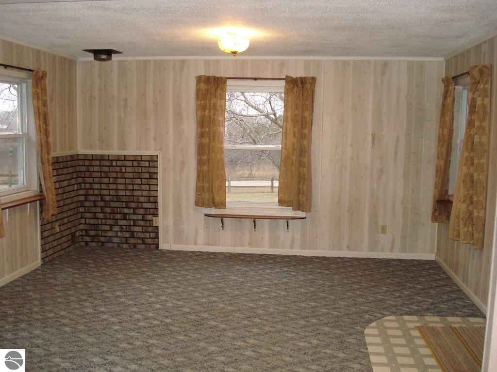 570 East North County Line Road Farwell, MI 48622 - Photo 4 of 32 1793350-3.JPG