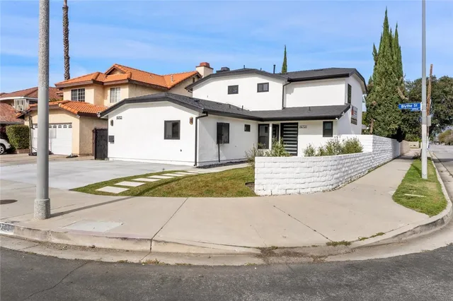 a house view with a outdoor space