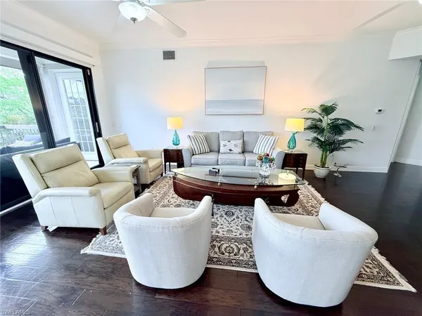 $11,000 | 705 10th Street South, Unit 301, Naples, FL 34102