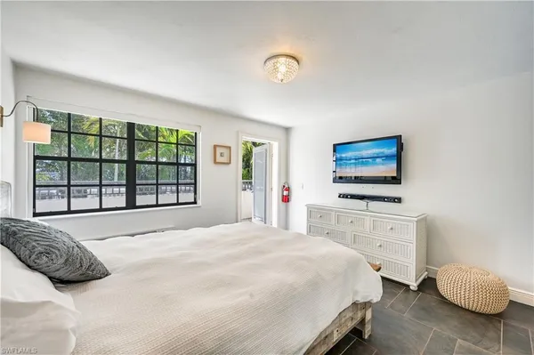 $11,000 | 705 10th Street South, Unit 301, Naples, FL 34102