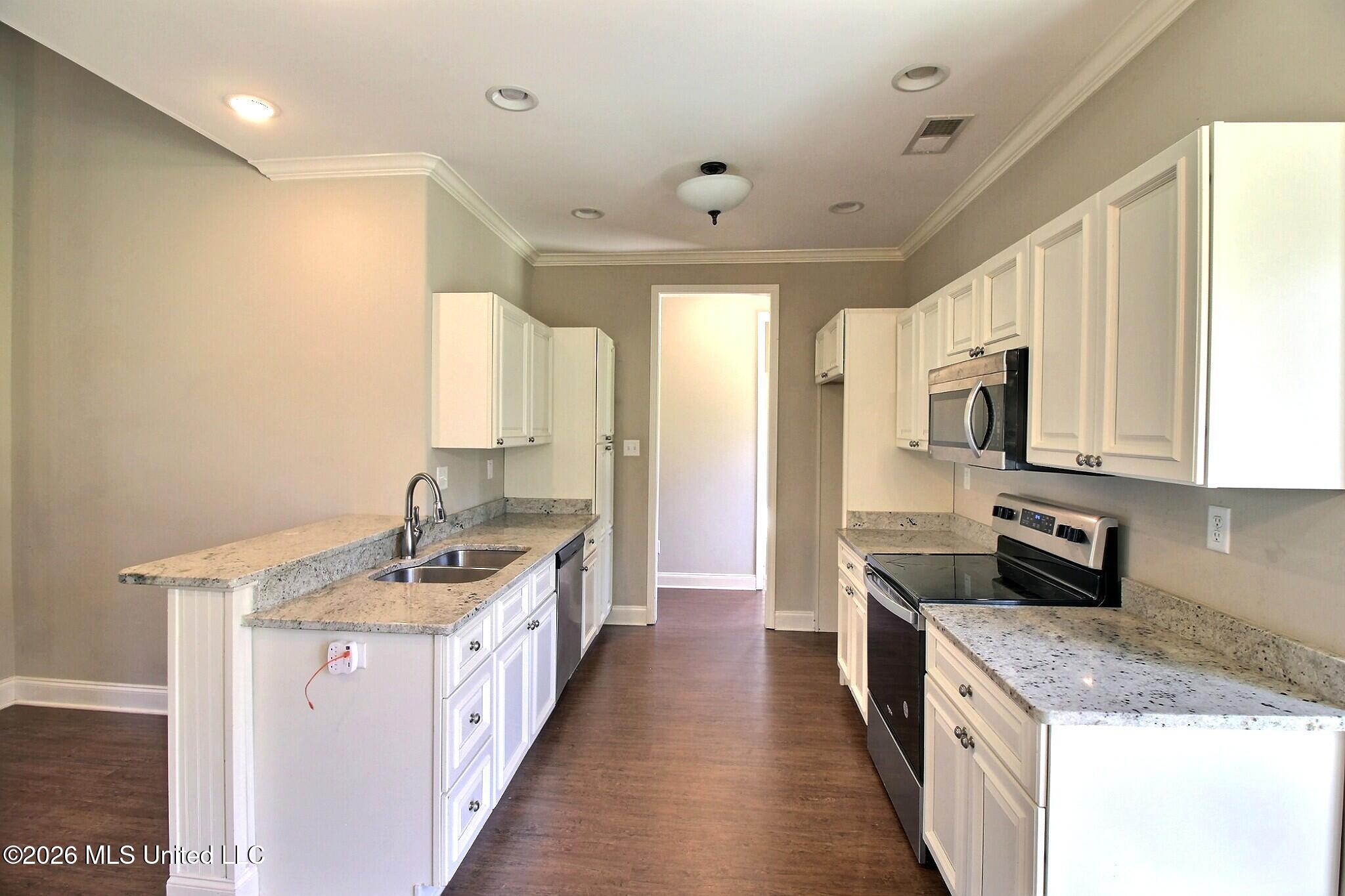 4722 Alexander Road Olive Branch, MS 38654 - Photo 7 of 18 Kitchen