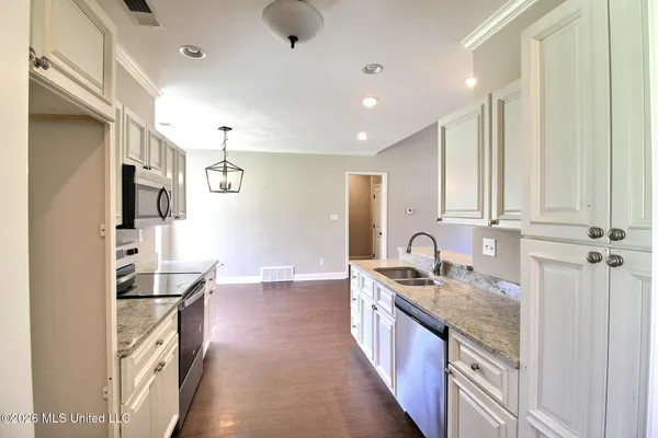 $370,000 | 4722 Alexander Road, Olive Branch, MS 38654