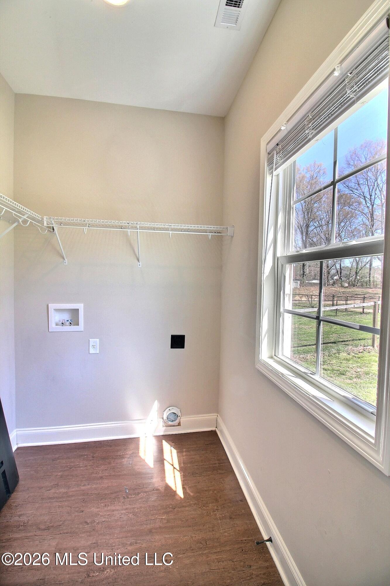 4722 Alexander Road Olive Branch, MS 38654 - Photo 10 of 18 Laundry Room