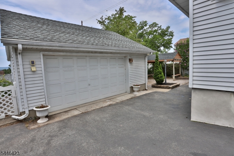 39 Chestnut Street Wallington, NJ 07057 - Photo 3 of 21