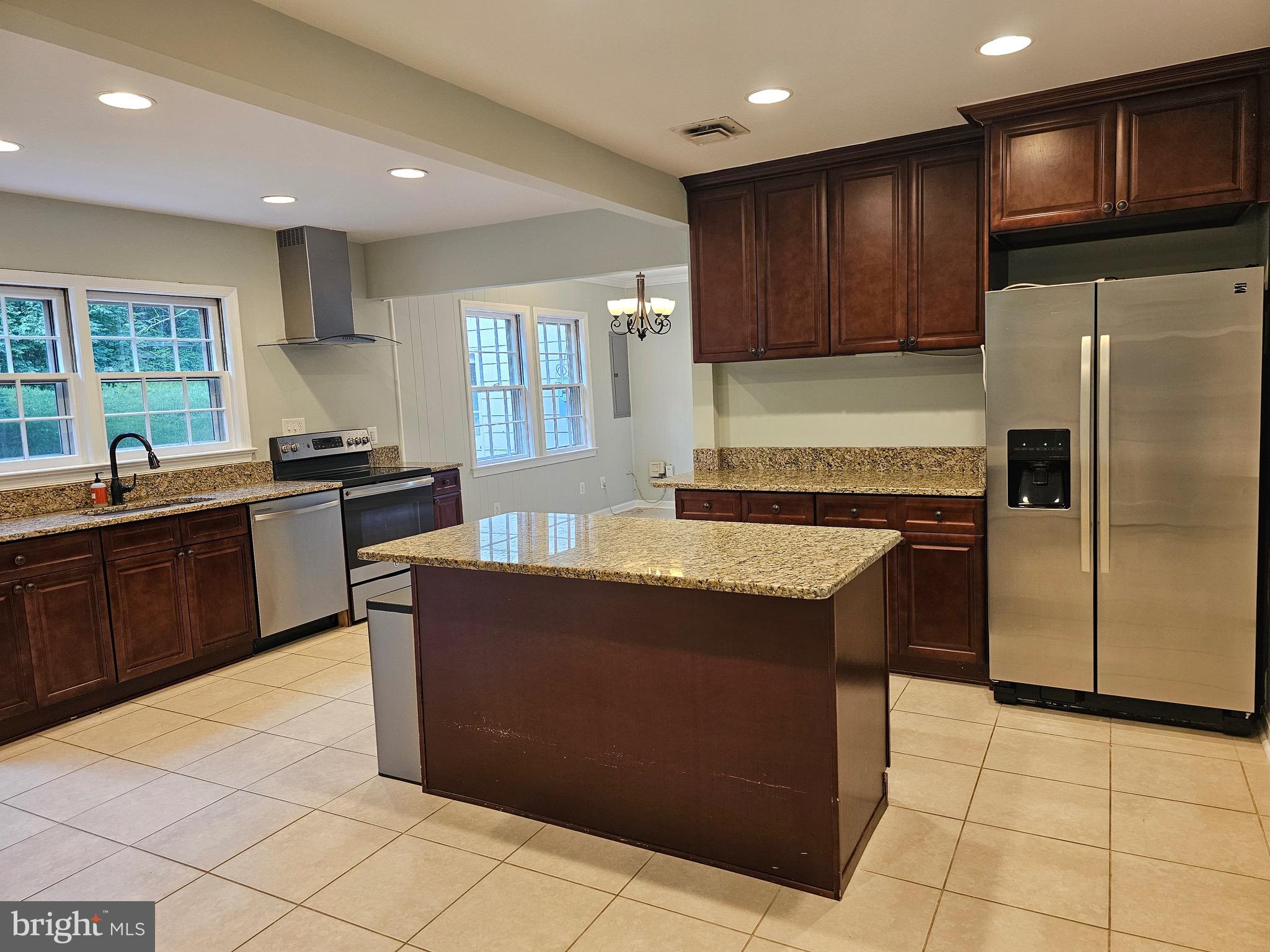 9126 Old Courthouse Road Vienna, VA 22182 - Photo 4 of 11