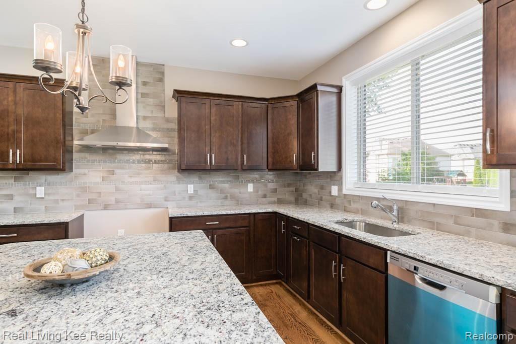 2715 Brook View Lane Troy, MI 48085 - Photo 11 of 41