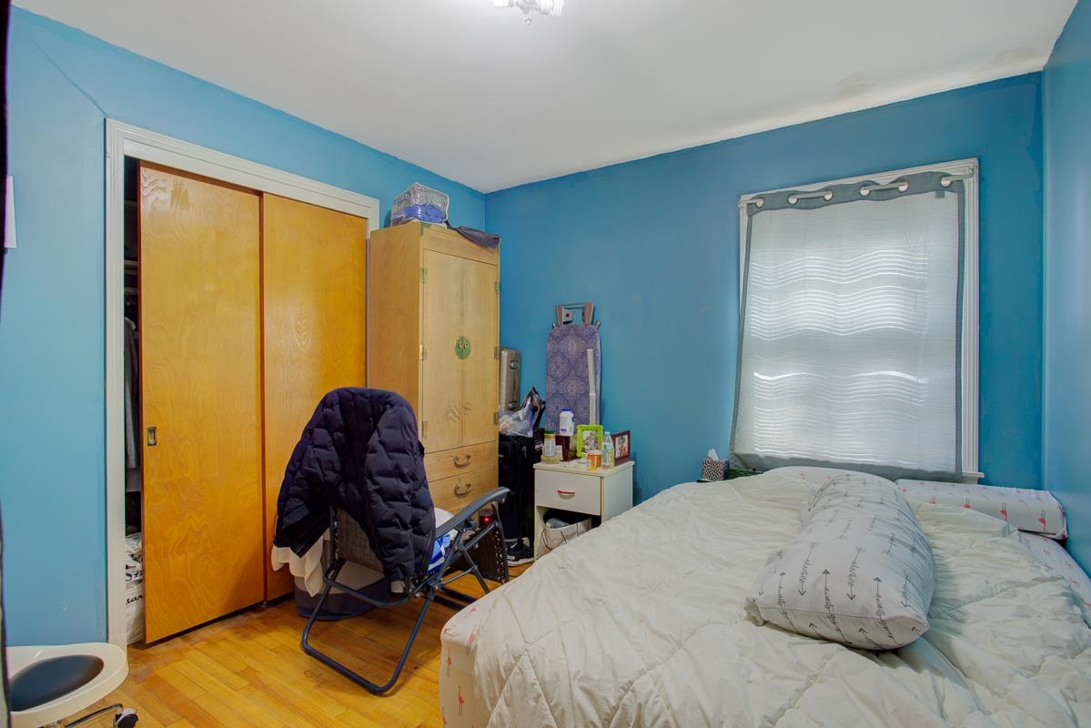 1019 Tatum Road Memphis, TN 38122 - Photo 12 of 21 Bedroom featuring light wood-type flooring and a closet