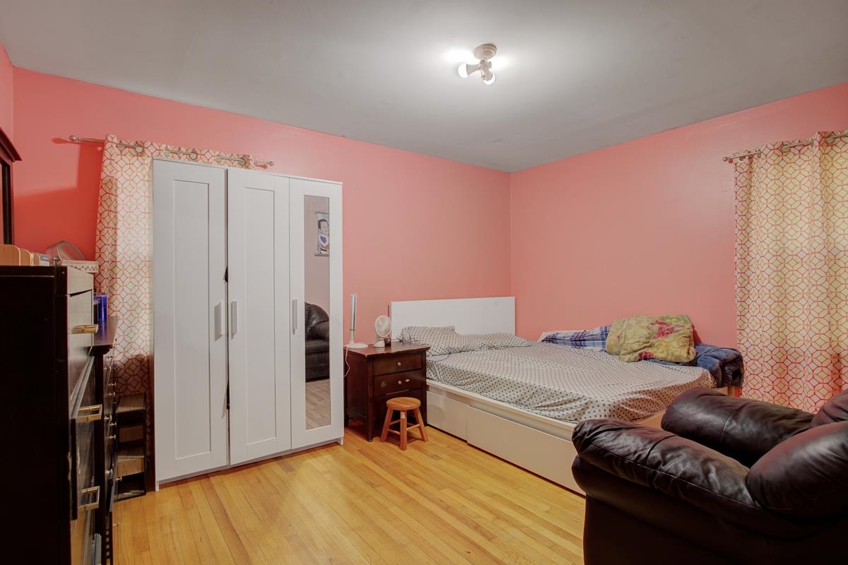1019 Tatum Road Memphis, TN 38122 - Photo 13 of 21 Bedroom with light wood finished floors