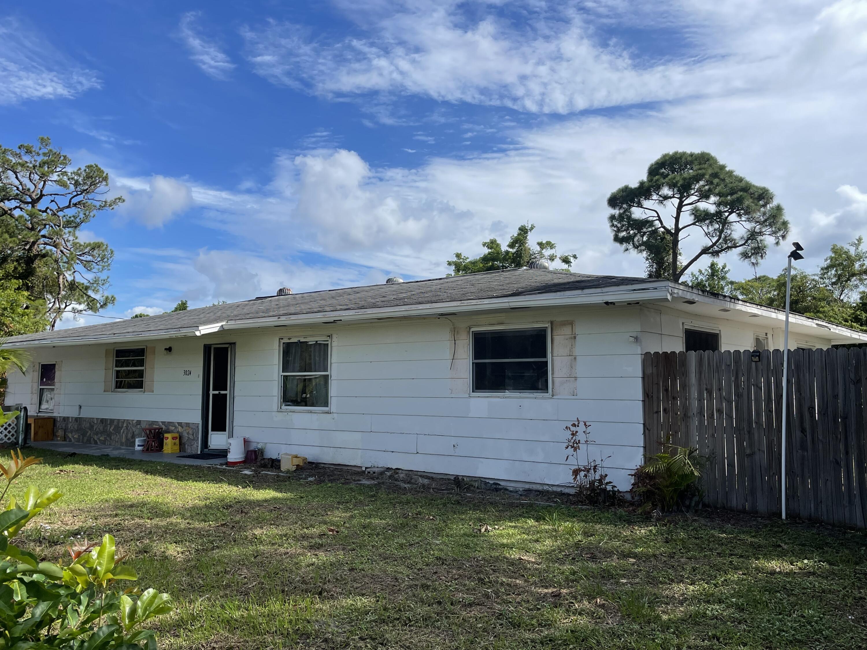 3024 West Dixie Boulevard Fort Pierce, FL 34946 - Photo 1 of 1 front