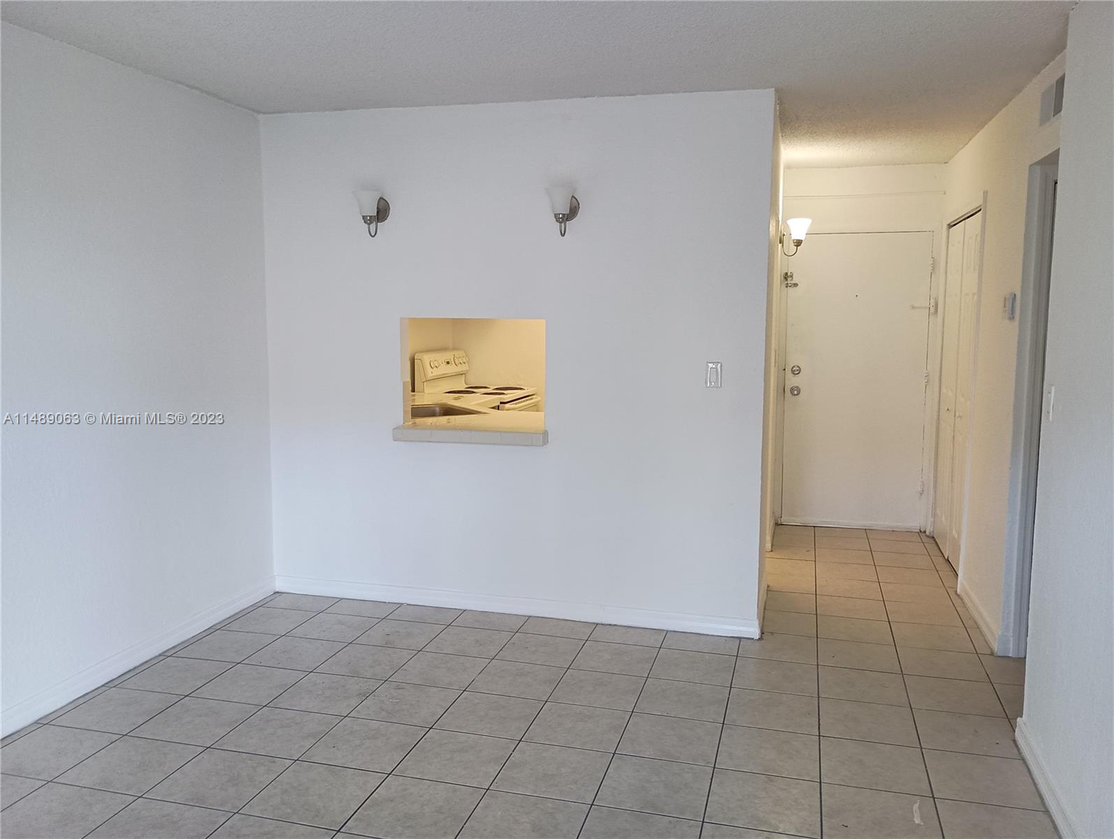 Yolanda Villas Condominiums Miami, FL 33126 - Photo 6 of 13 a view of an empty room