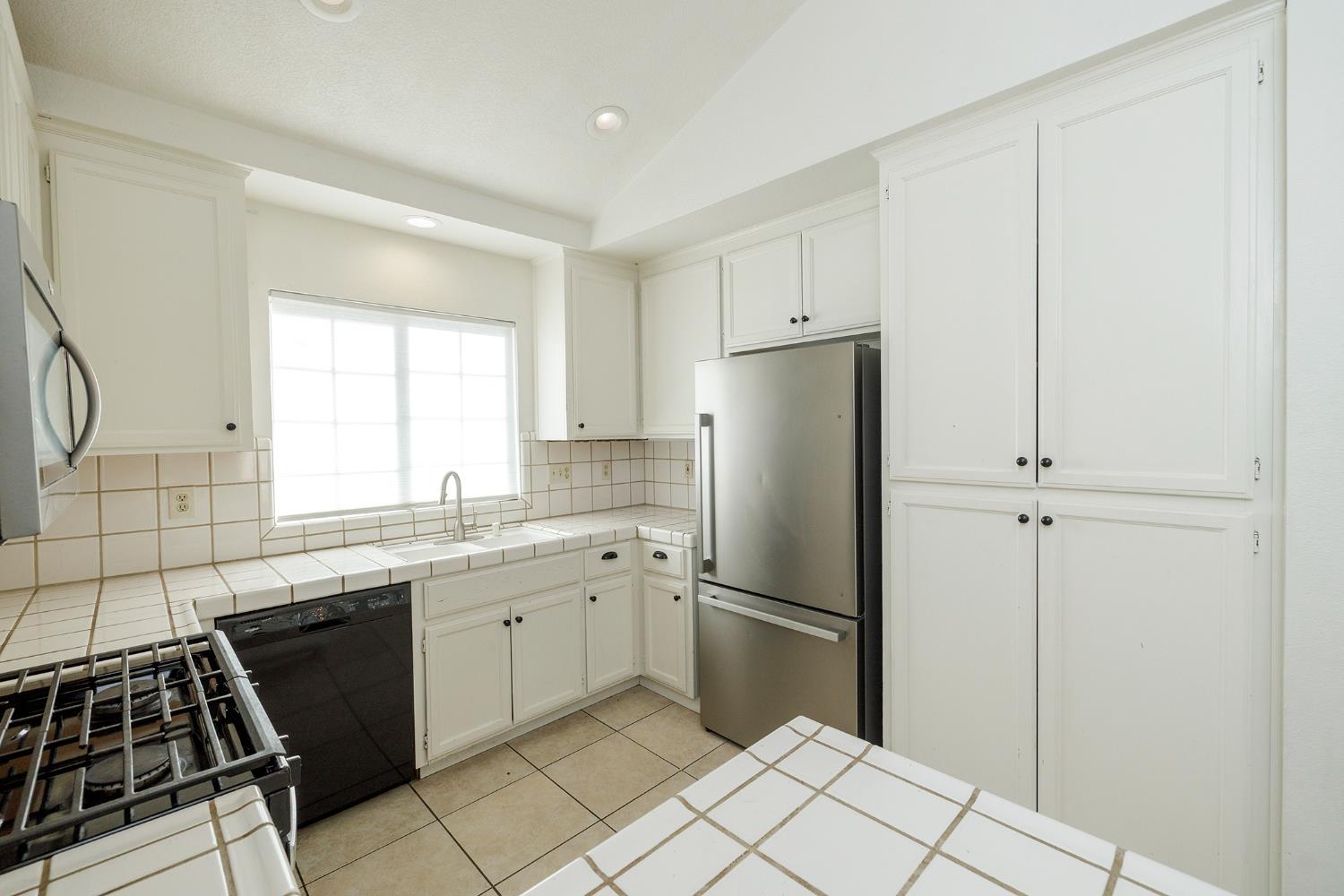 4093 Heartland Way Turlock, CA 95382 - Photo 16 of 43 a kitchen with a sink appliances and cabinets