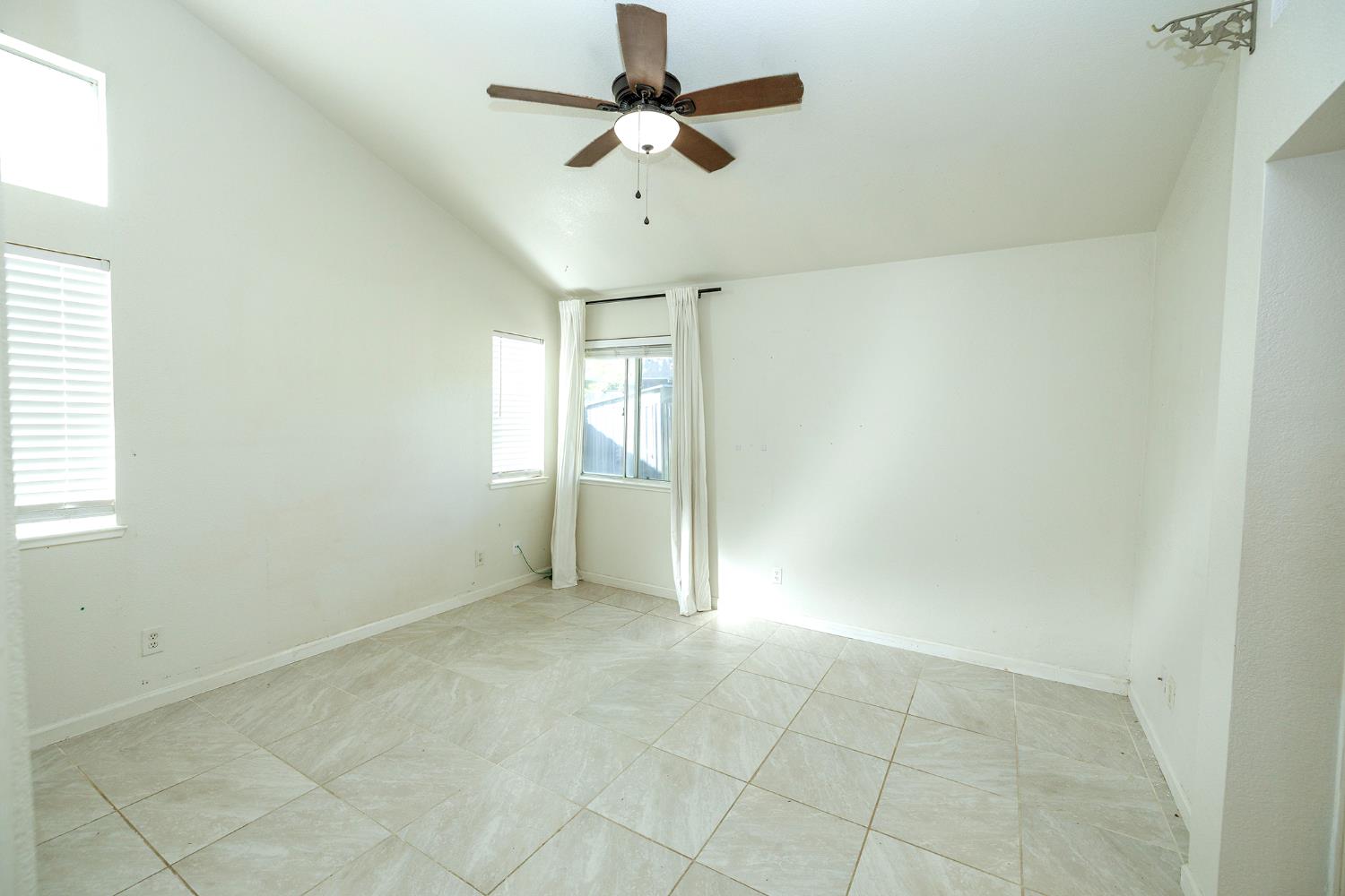 4093 Heartland Way Turlock, CA 95382 - Photo 19 of 43 a view of an empty room and a ceiling fan window