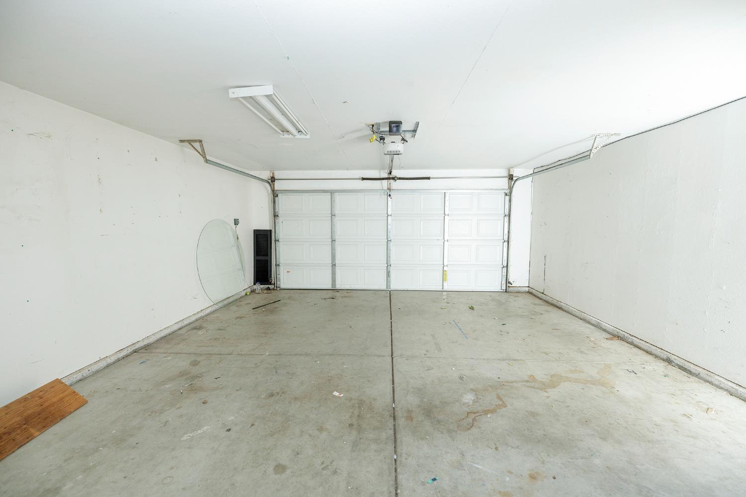 4093 Heartland Way Turlock, CA 95382 - Photo 33 of 43 a view of a garage