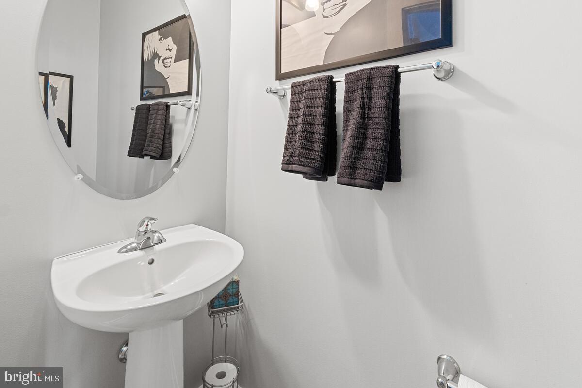 3455 Flatwoods Drive Frederick, MD 21704 - Photo 22 of 67 Main level half bath