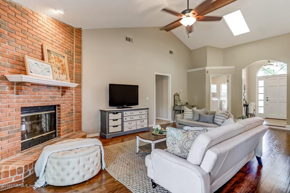 7149 Ridgeglen Court Jacksonville, FL 32216 - Photo 14 of 40 Rave Home Staging Jacksonville (22) WEB