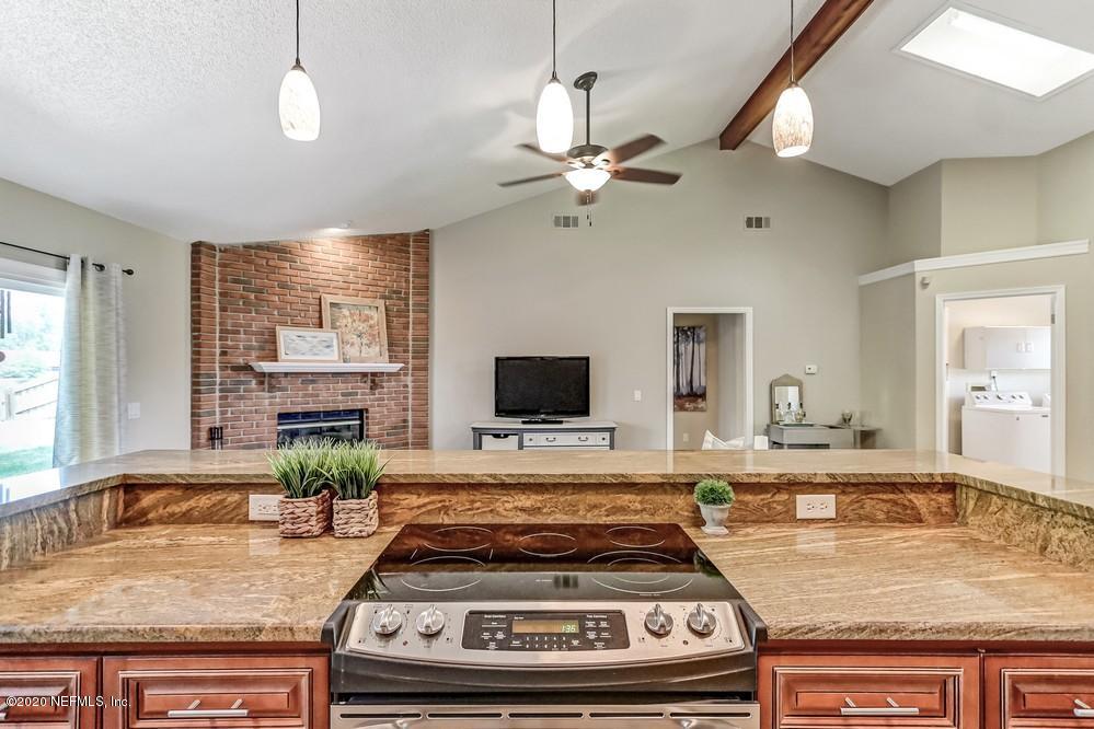 7149 Ridgeglen Court Jacksonville, FL 32216 - Photo 20 of 40 Rave Home Staging Jacksonville (19) WEB