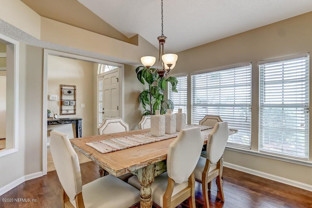 7149 Ridgeglen Court Jacksonville, FL 32216 - Photo 8 of 40 Rave Home Staging Jacksonville (6) WEB