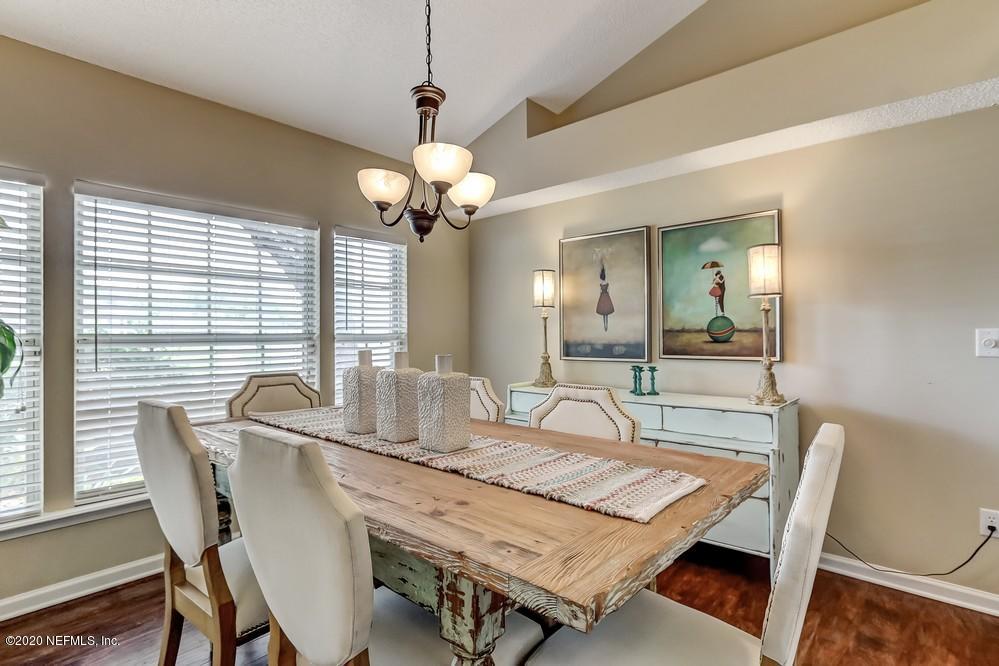 7149 Ridgeglen Court Jacksonville, FL 32216 - Photo 9 of 40 Rave Home Staging Jacksonville (5) WEB