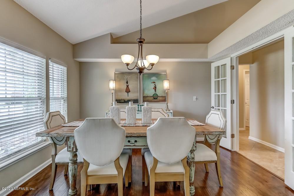 7149 Ridgeglen Court Jacksonville, FL 32216 - Photo 10 of 40 Rave Home Staging Jacksonville (4) WEB