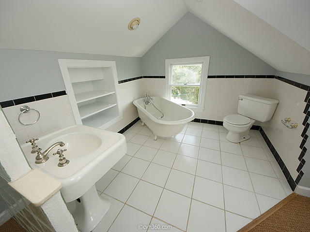 142 Folly Rd Boulevard Charleston, SC 29407 - Photo 32 of 52 3rd Floor Bathroom