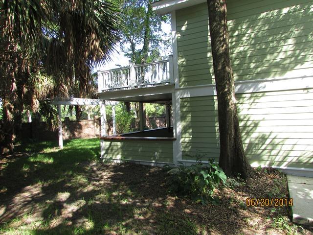 142 Folly Rd Boulevard Charleston, SC 29407 - Photo 7 of 52 Side view of Carriage House