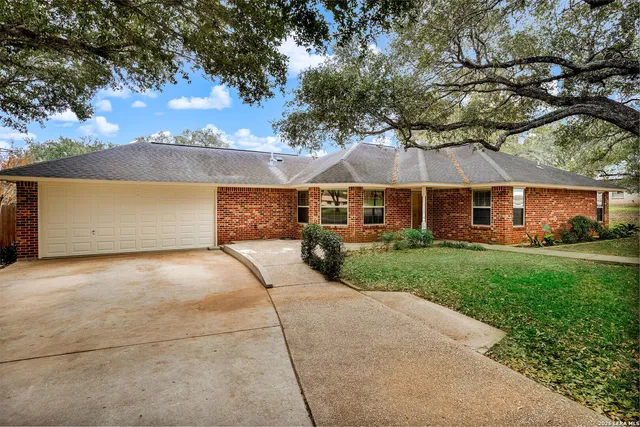 $457,123 | 604 Elm Street, Floresville, TX 78114